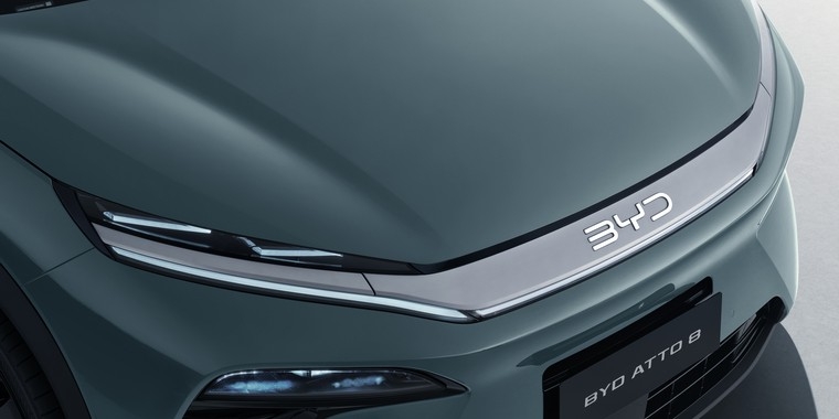 BYD ATTO 8 Мощный и уверенный образ